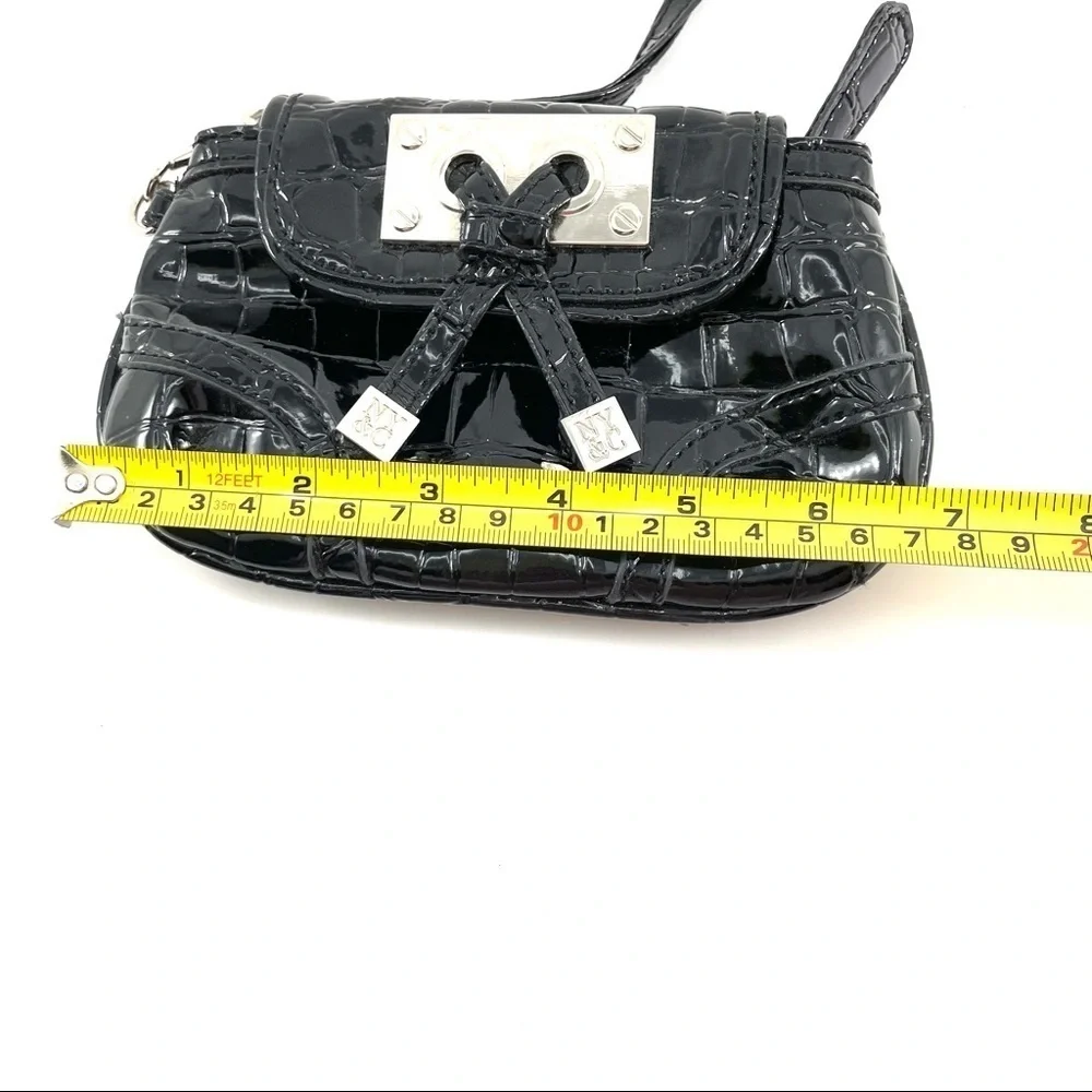 New York & Company wristlet